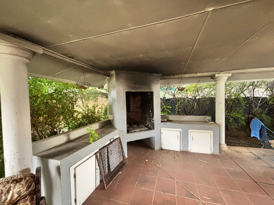 5 Bedroom Property for Sale in Flamwood North West